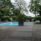 Tuin met zwembad